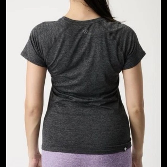 NWT Run In Rabbit Womens XS Black Charcoal EZ Tee Tshirt Top Shirt Short Sleeve - Picture 3 of 10